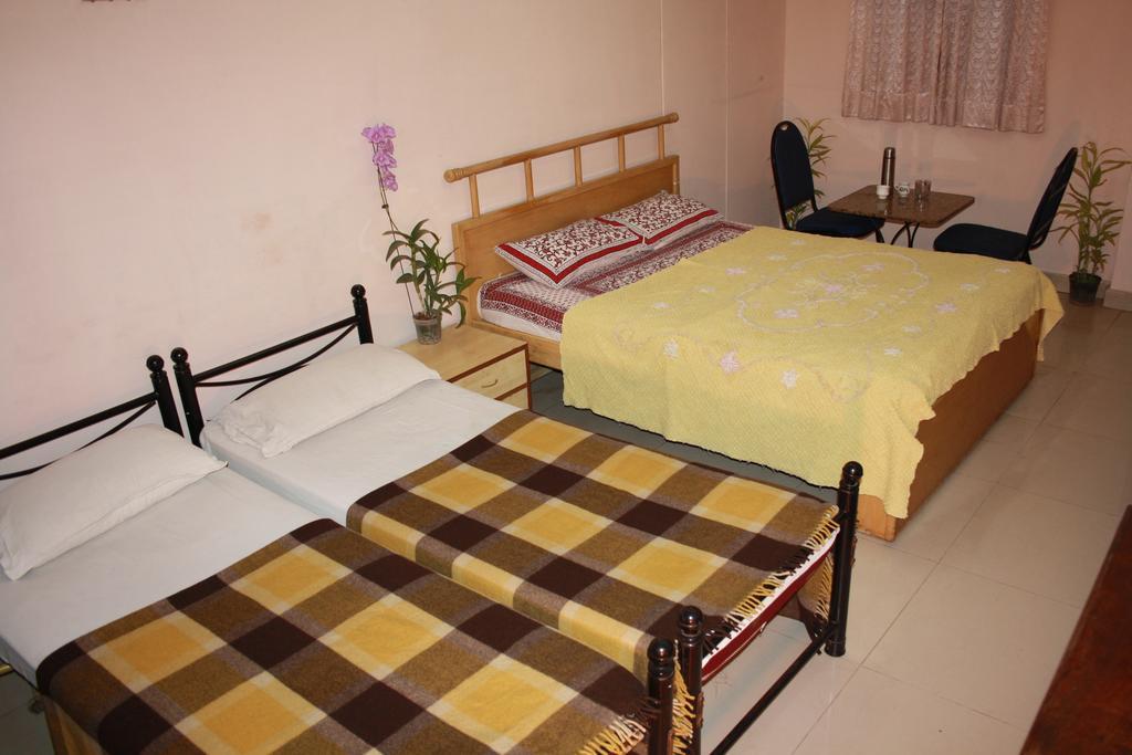 Minerva Residency Hotel Бангалор Стая снимка