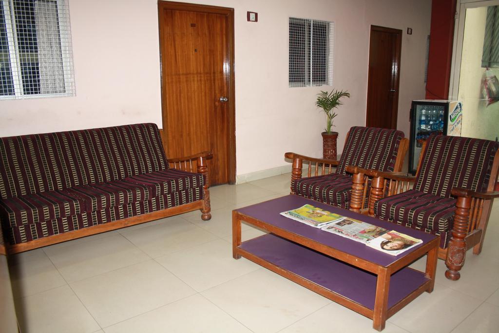 Minerva Residency Hotel Бангалор Екстериор снимка