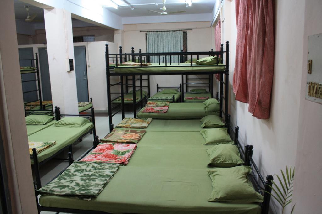 Minerva Residency Hotel Бангалор Стая снимка