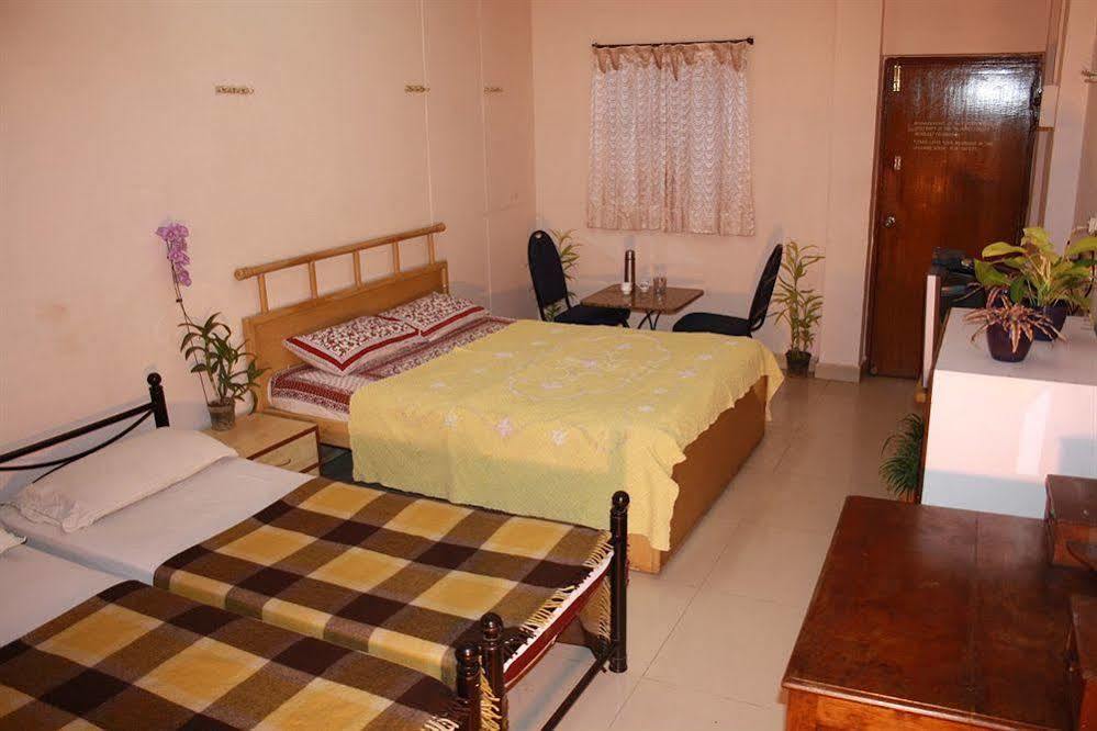 Minerva Residency Hotel Бангалор Екстериор снимка