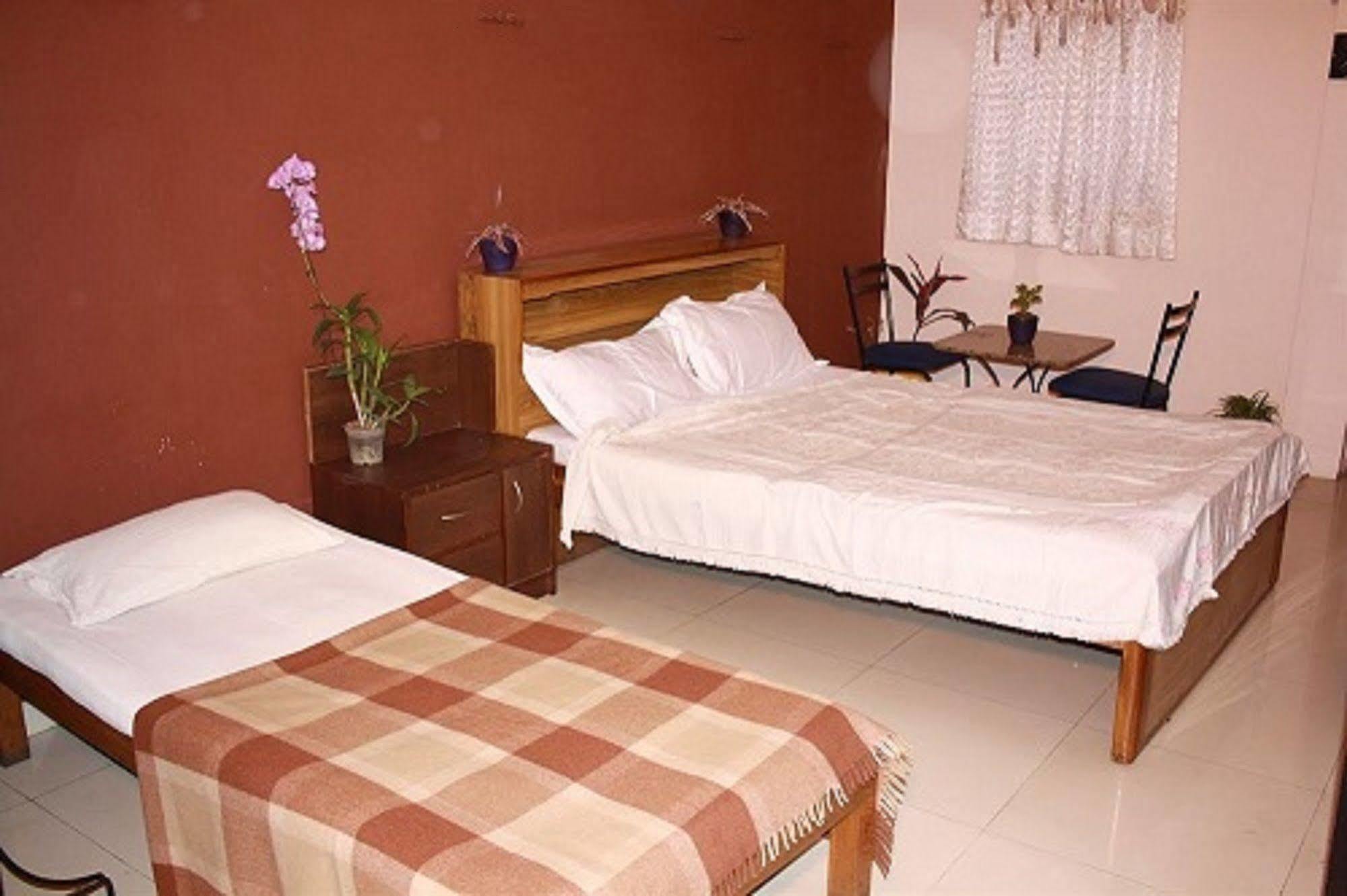 Minerva Residency Hotel Бангалор Екстериор снимка